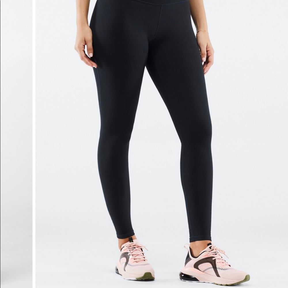 FABLETICS High-Waisted PowerHold Leggings Short-M
